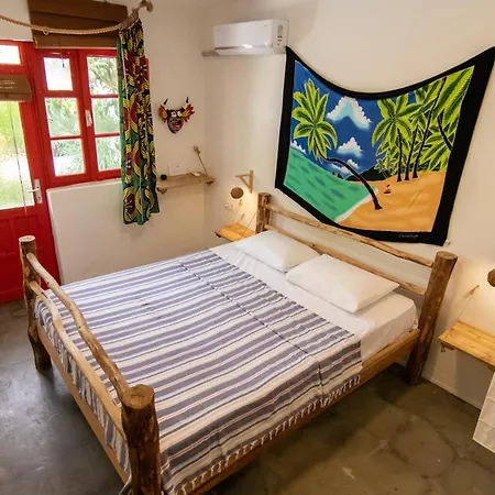 Surf House Hotel *