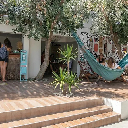 Hotel Surf House *