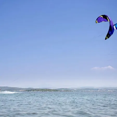 Surf House فندق *