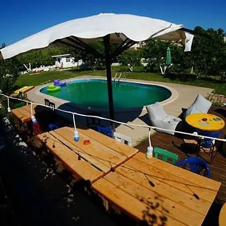 Surf House * أورلا