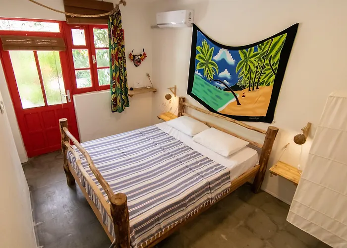 Surf House Отель *